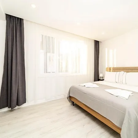 Central Flat With Terrace In Muratpasa Apartament