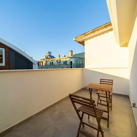 Central Flat With Terrace In Muratpasa
